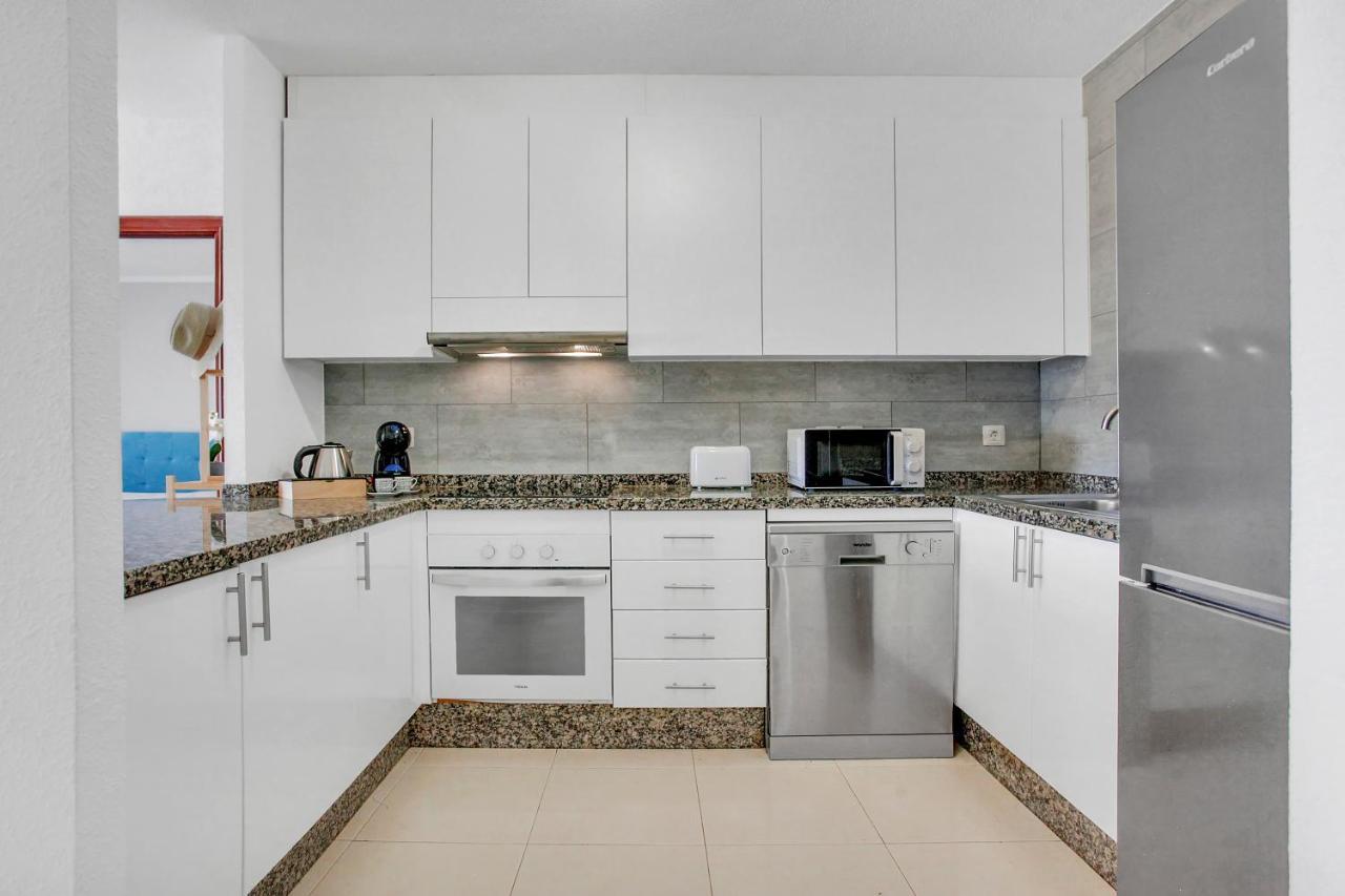 Apartment Wonderful View, Huge Terrace Solarium, Private Parking