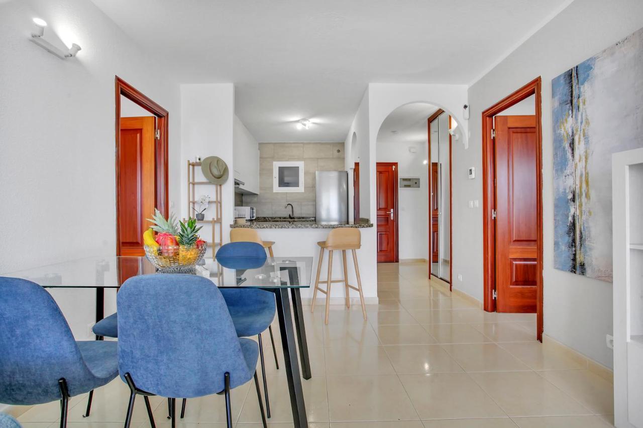 Wonderful View, Huge Terrace Solarium, Private Parking Apartment *