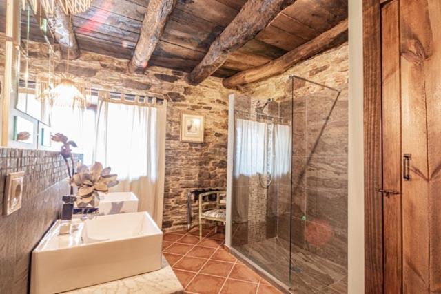 Complejo Rural Lar De Vies Country house A Pontenova