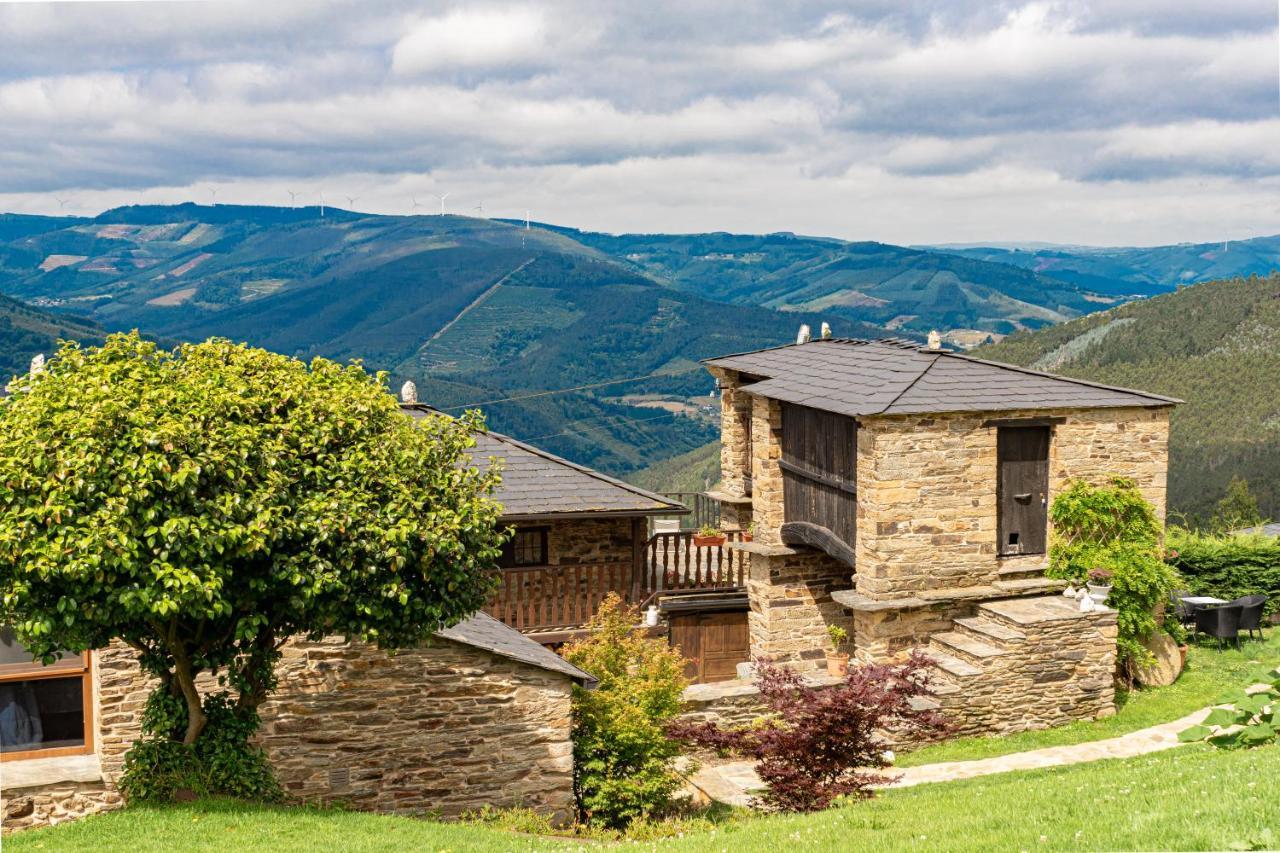 Complejo Rural Lar De Vies Country house A Pontenova