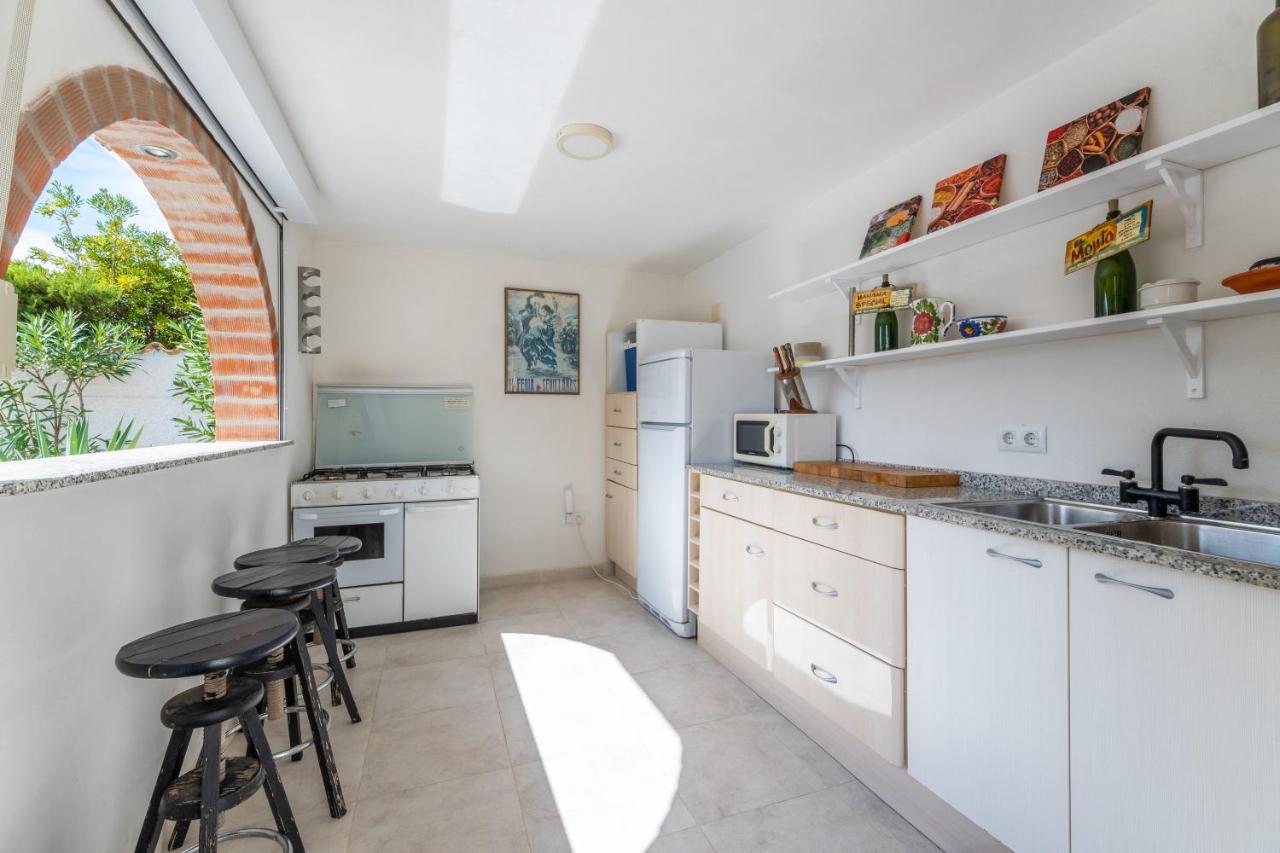 Modern With Great Location Villa *