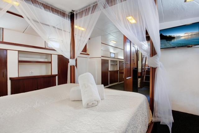 Hotel en barco Charming Boat In Barcelona - Perfect Getaway