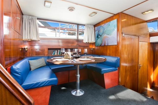 Charming Boat In Barcelona - Perfect Getaway