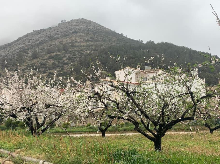 Stunning Mountain Views! Private With Fabulous Communal Pool! Сasa de vacaciones Murla