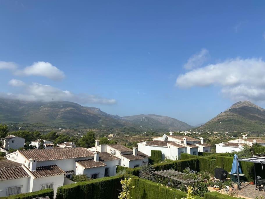 Stunning Mountain Views! Private With Fabulous Communal Pool! Сasa de vacaciones