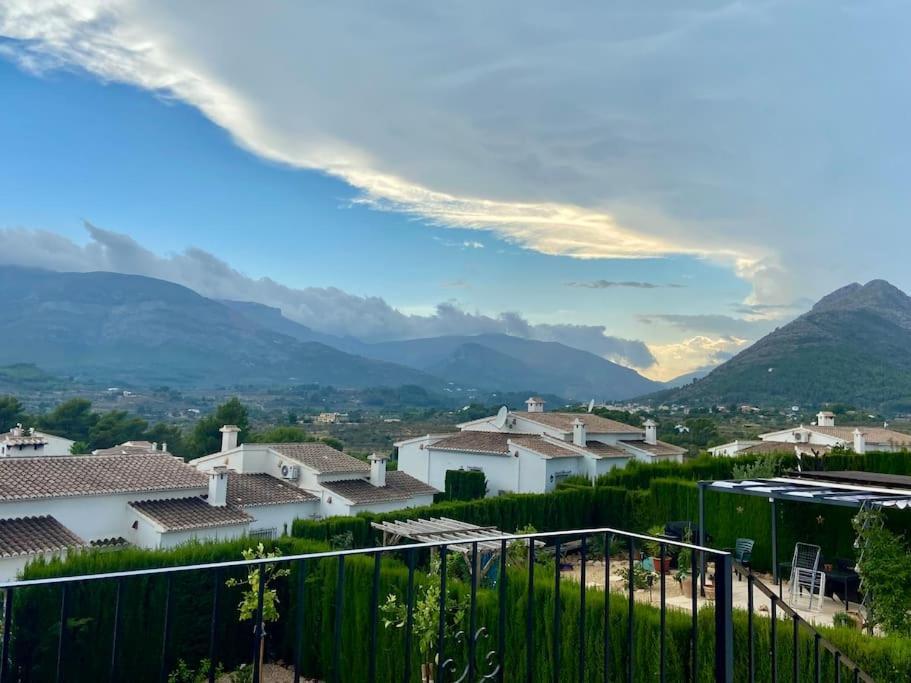 Stunning Mountain Views! Private With Fabulous Communal Pool! *