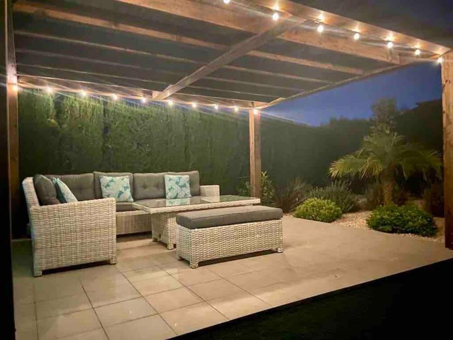 Stunning Mountain Views! Private With Fabulous Communal Pool!