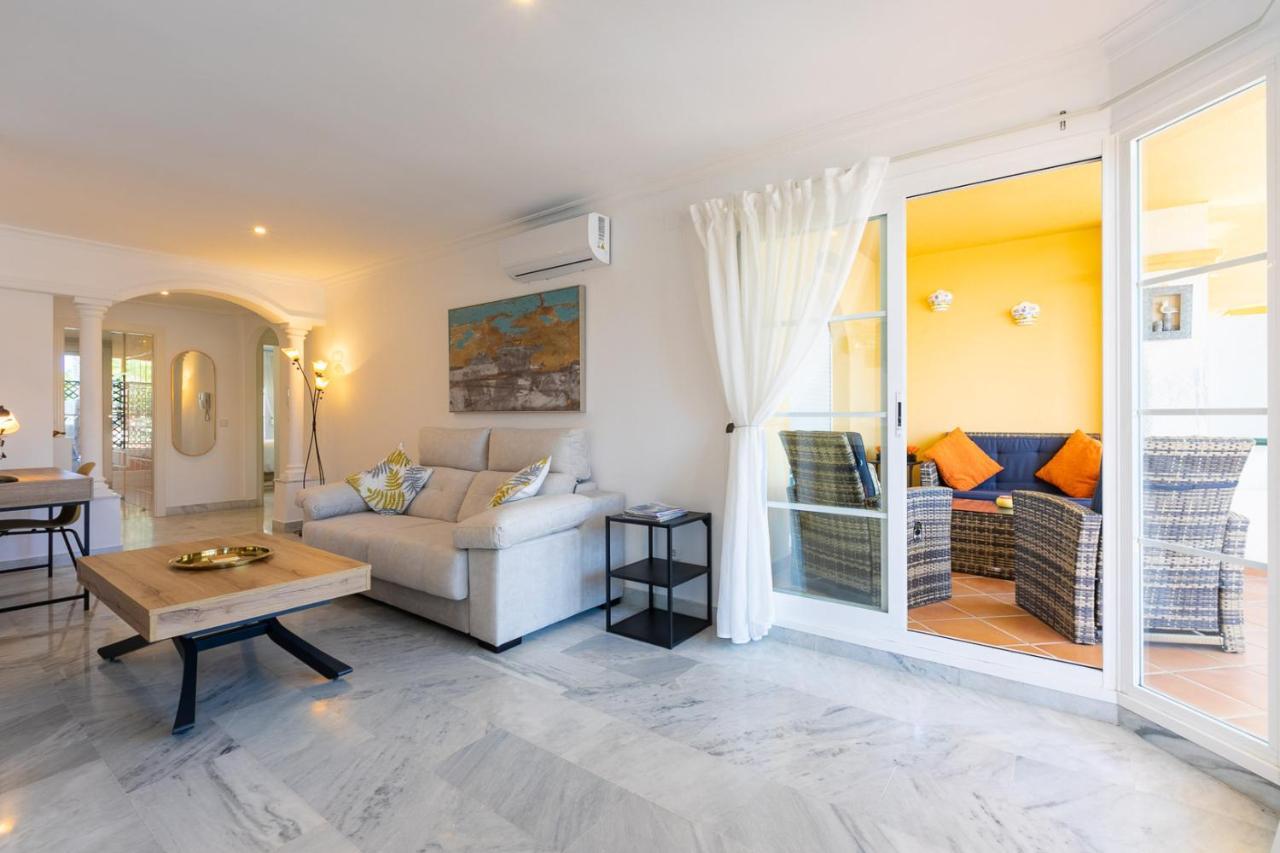 Great Views, Large Terrace & Walking Distance Apartment Marbella