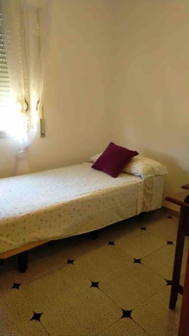 Precioso Piso De 3 Dormitorios, Cocina Y 1 Bano * Competa