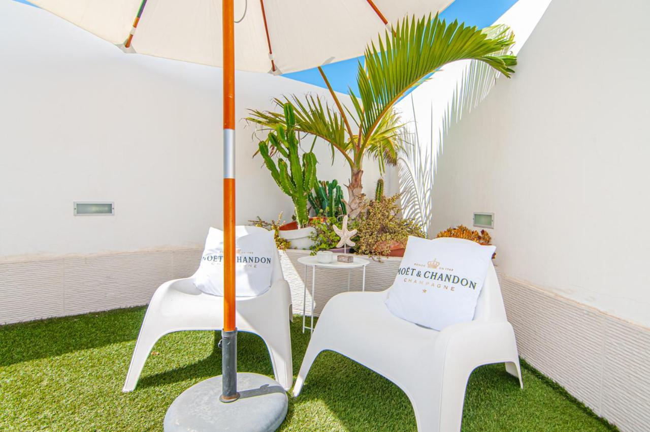 Luxury House With Private Heated Pool, Bbq And Private Parking