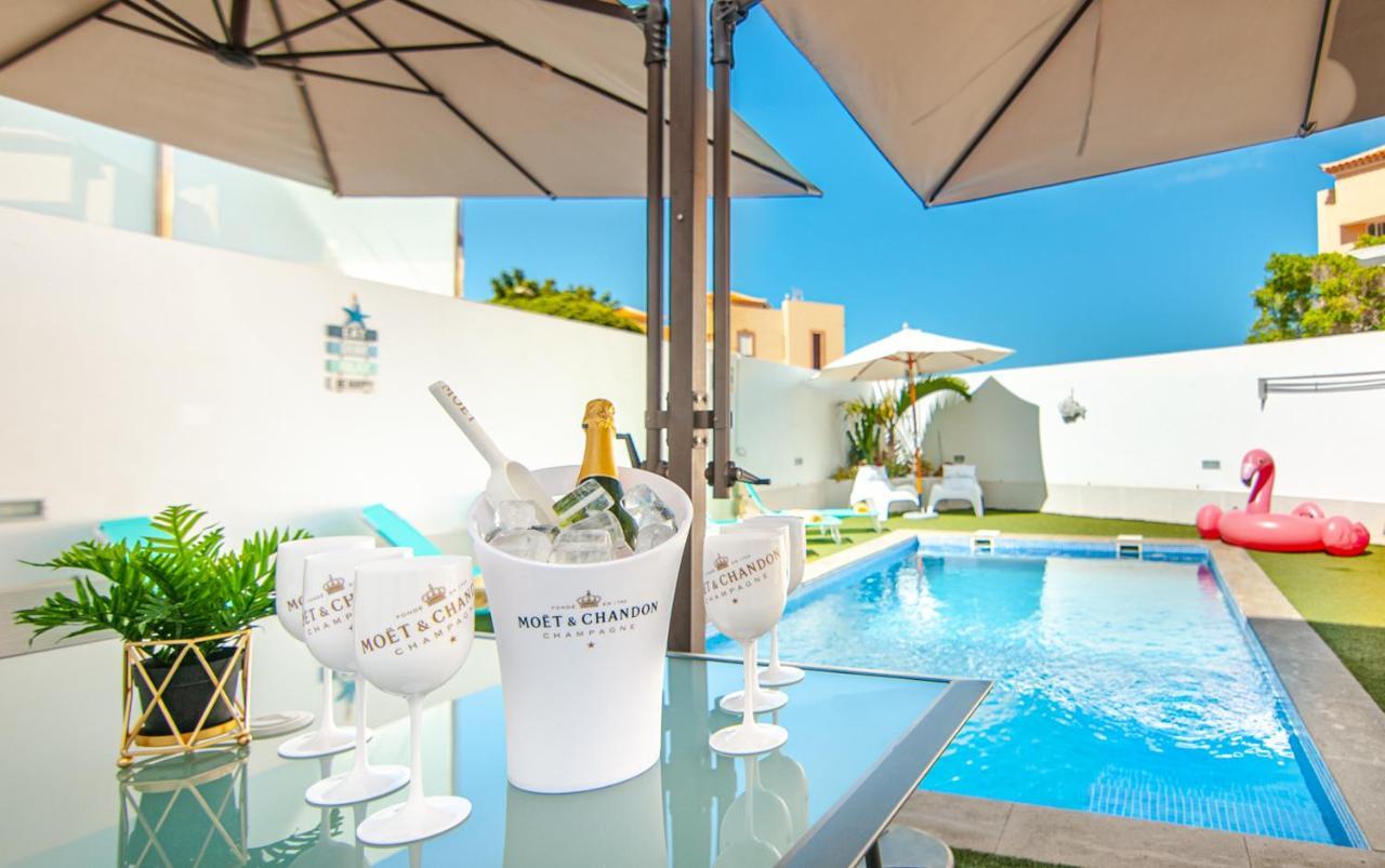 Holiday home Luxury House With Private Heated Pool, Bbq And Private Parking *