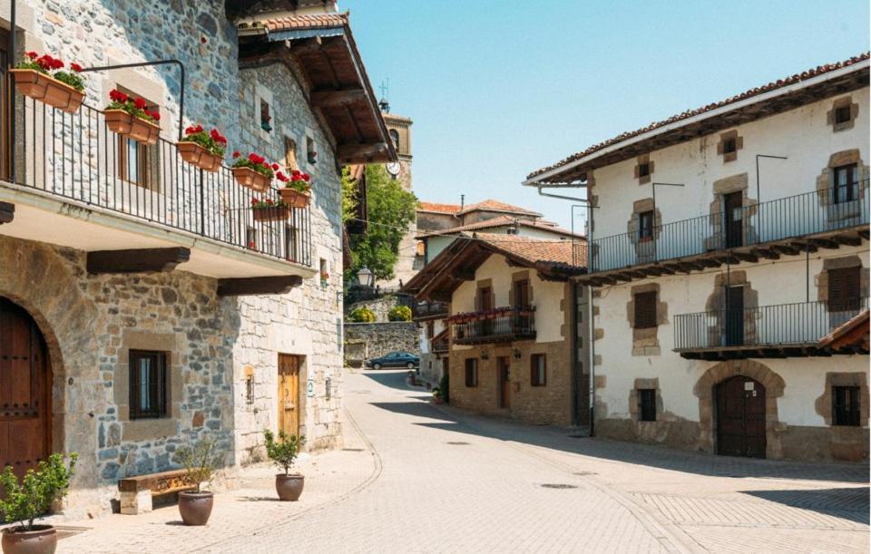 Chalet Casa Artorena, Acogedora En Pleno Corazon Del Valle De La Ultzama Lizaso