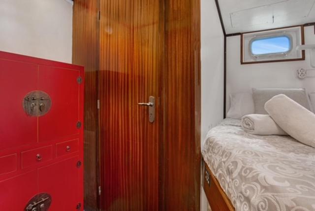 Charming Boat In Barcelona - Perfect Getaway Hotel en barco