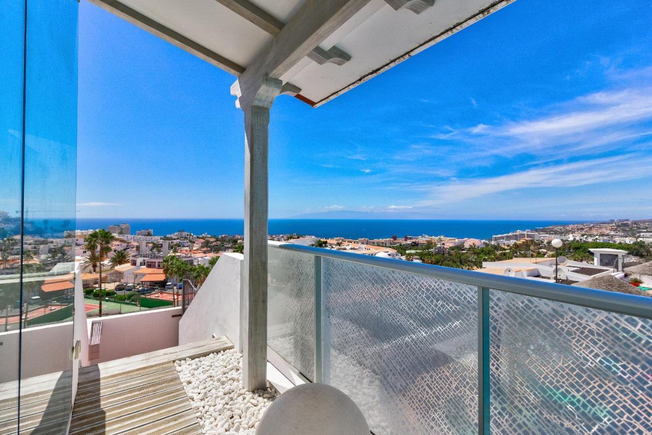 Panoramic Ocean & Mountain View 3 Bed In Island Village Heights *