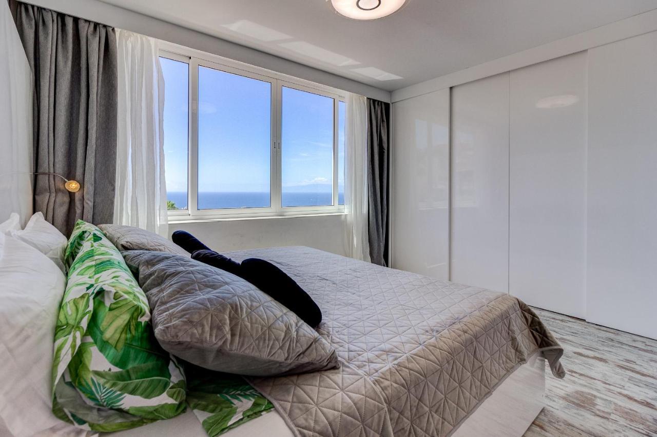 Panoramic Ocean & Mountain View 3 Bed In Island Village Heights *