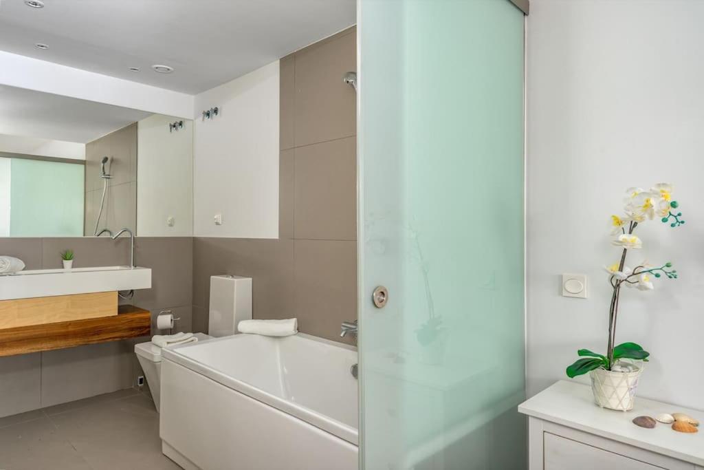 Sunny Terrace With Jacuzzi In El Higueron By Costarentals - Ref 26 Apartment *