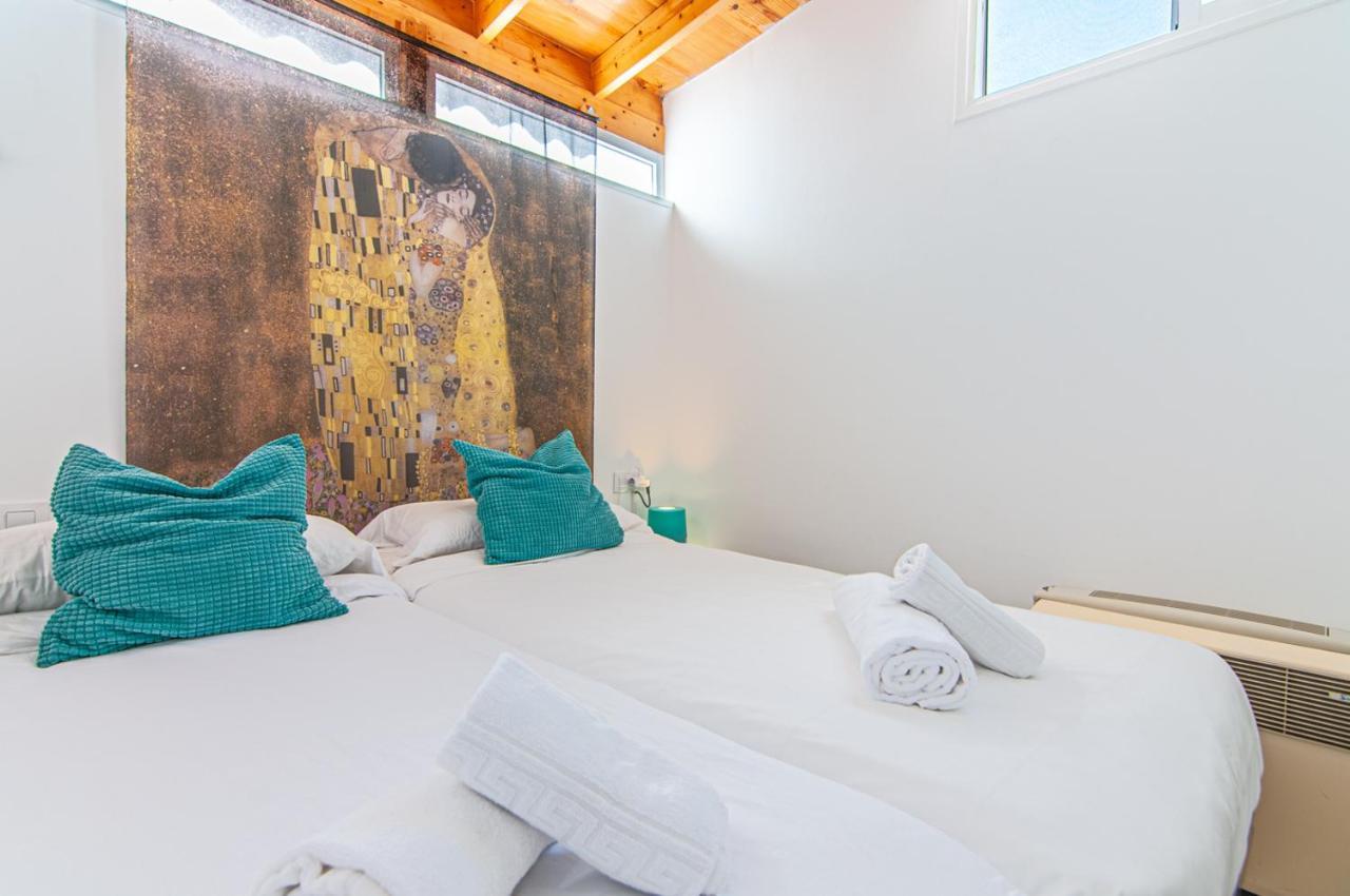 Holiday home Luxury House With Private Heated Pool, Bbq And Private Parking *