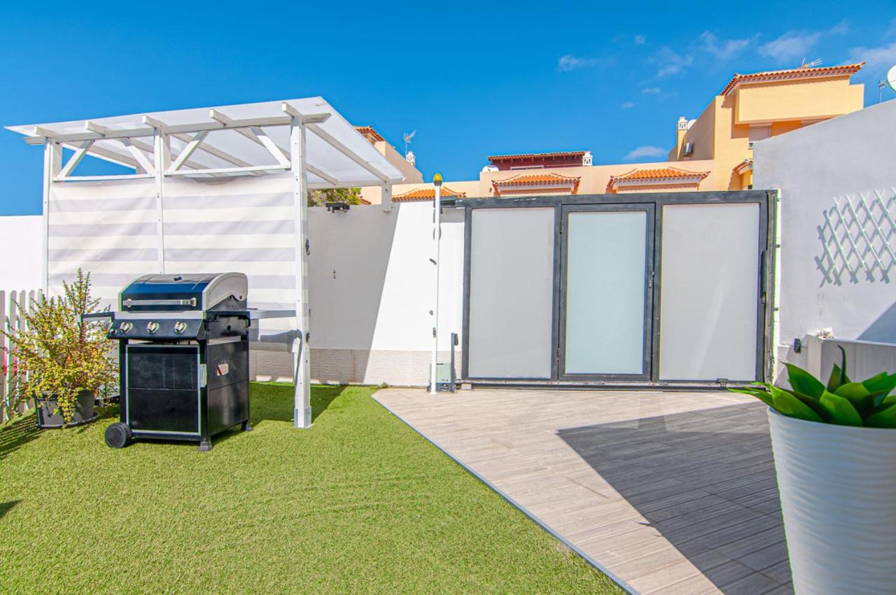 Holiday home Luxury House With Private Heated Pool, Bbq And Private Parking