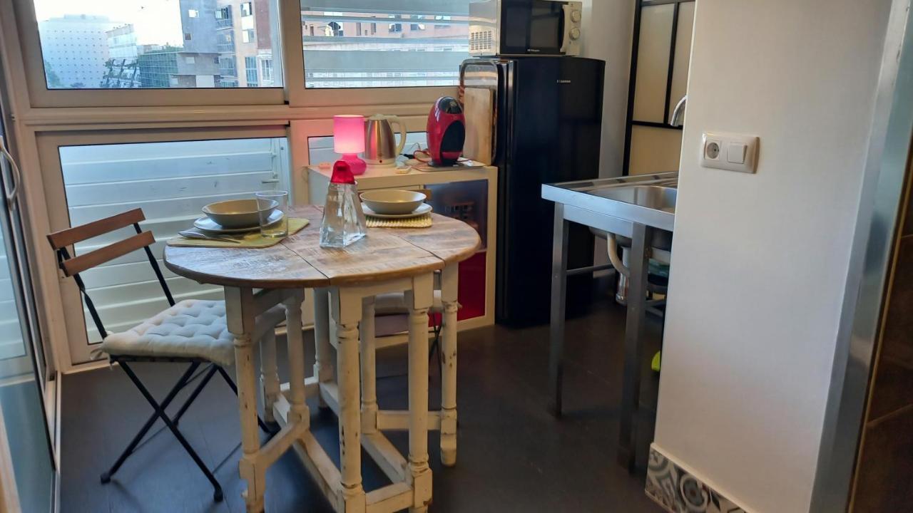Vila Olimpica Studio Apartment