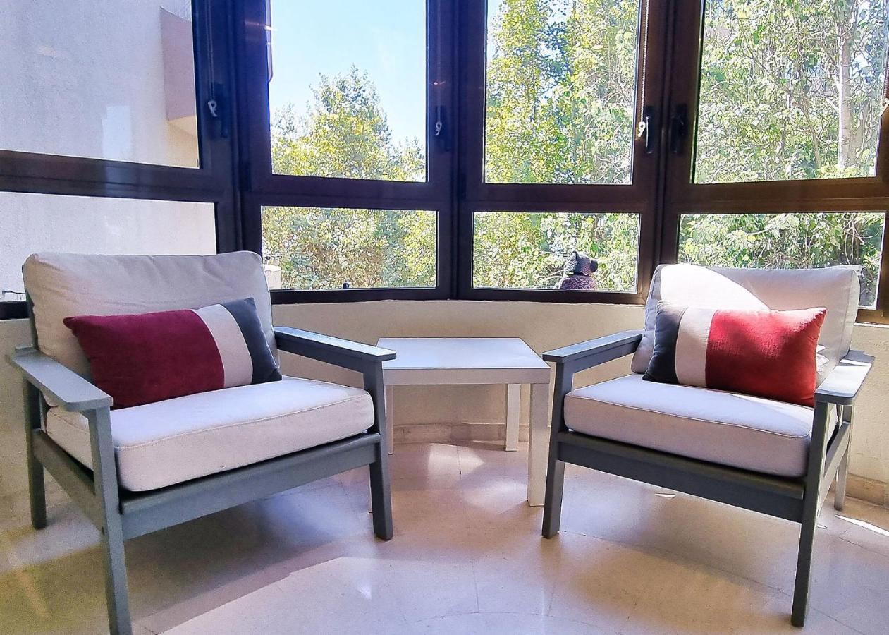 Spacious Renovated 1-bedroom In Center With Free Parking