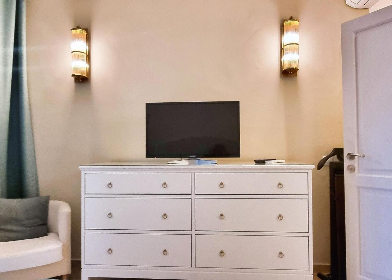 Apartamento Spacious Renovated 1-bedroom In Center With Free Parking Marbella