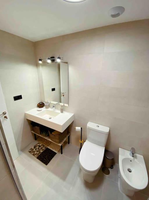 Apartamento En Edificio Nuevo Con Piscina *