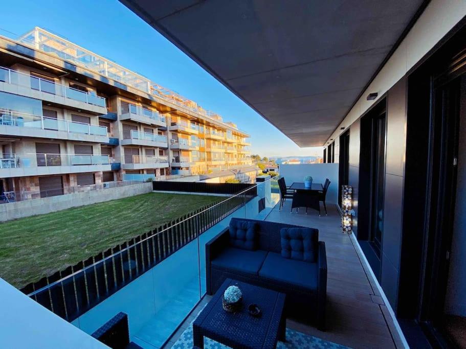 En Edificio Nuevo Con Piscina * Portonovo