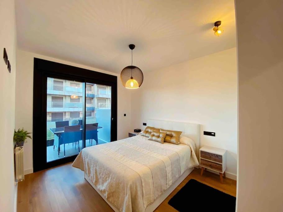 En Edificio Nuevo Con Piscina Apartamento