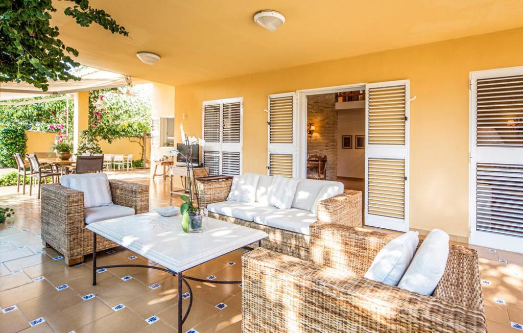 Agradable Junto Al Mar Con Piscina
