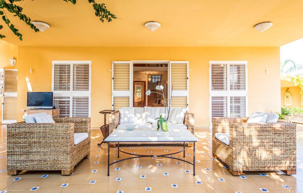 Agradable Junto Al Mar Con Piscina
