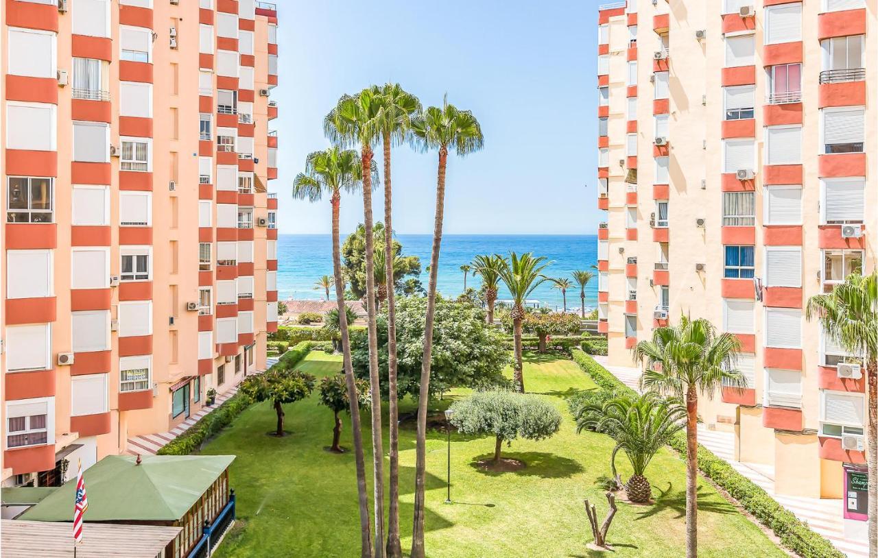 Beautiful With Pool Apartment
