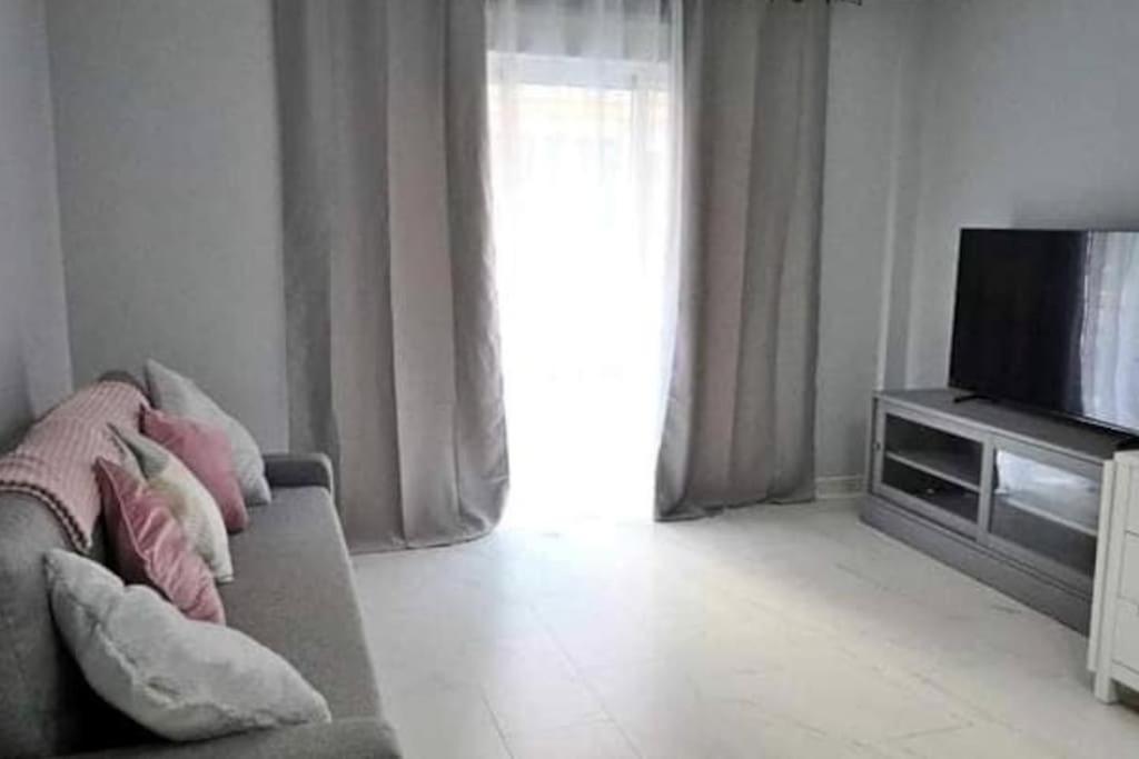 Apartment Lovely Central 2 Bed Close To The Beach And Stations Fuengirola