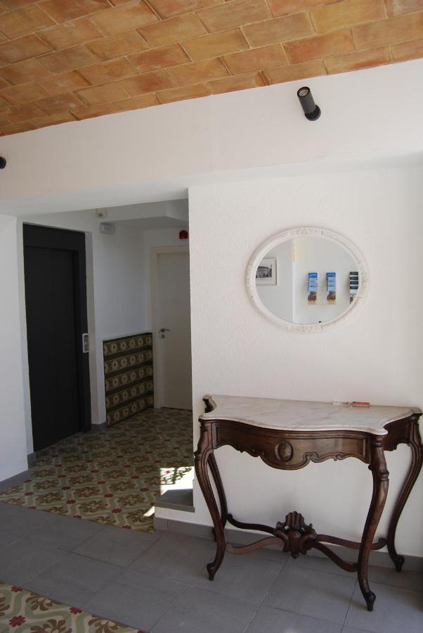 Fonda Comerc Estudio Doble Torroella De Montgri