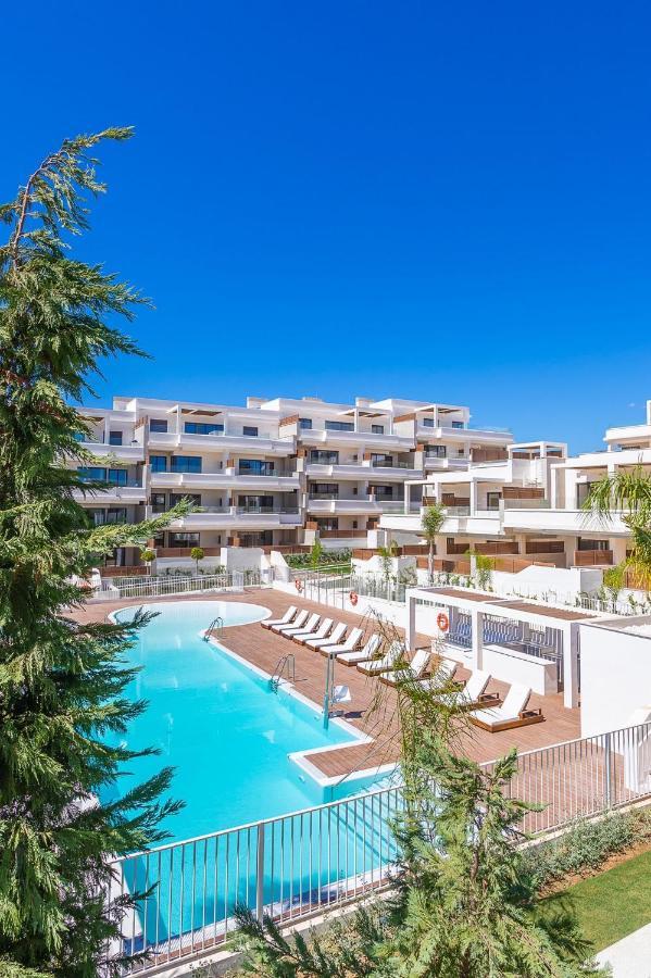 Vida Feliz: Beachside Luxury With Sea Views Apartment