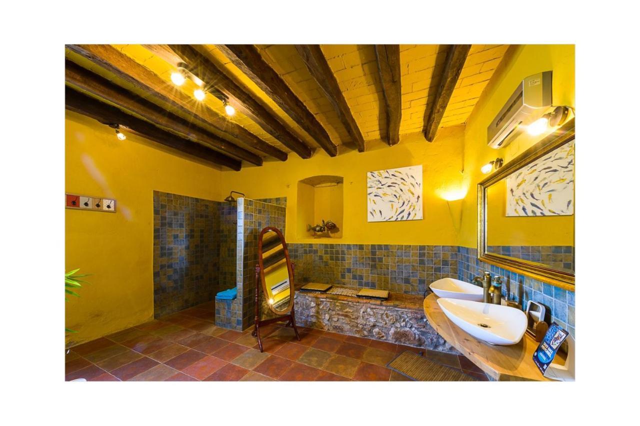Mas Del Llop Blanc - Dog Friendly Rural - Bed & Breakfast Sobrestany