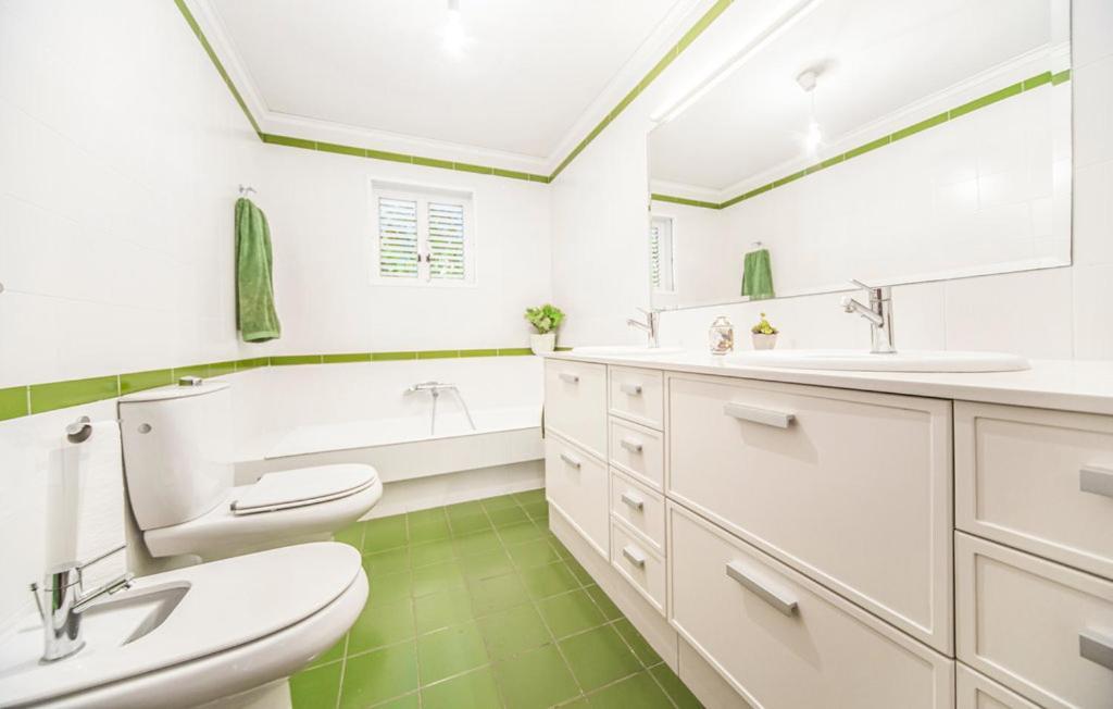 Agradable Junto Al Mar Con Piscina Villa