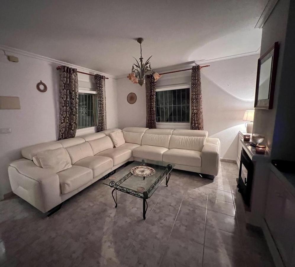 4 Bed 3 Bath Sleeps 8, Pool Wifi Tv Close To Restaurants And Shops Villa