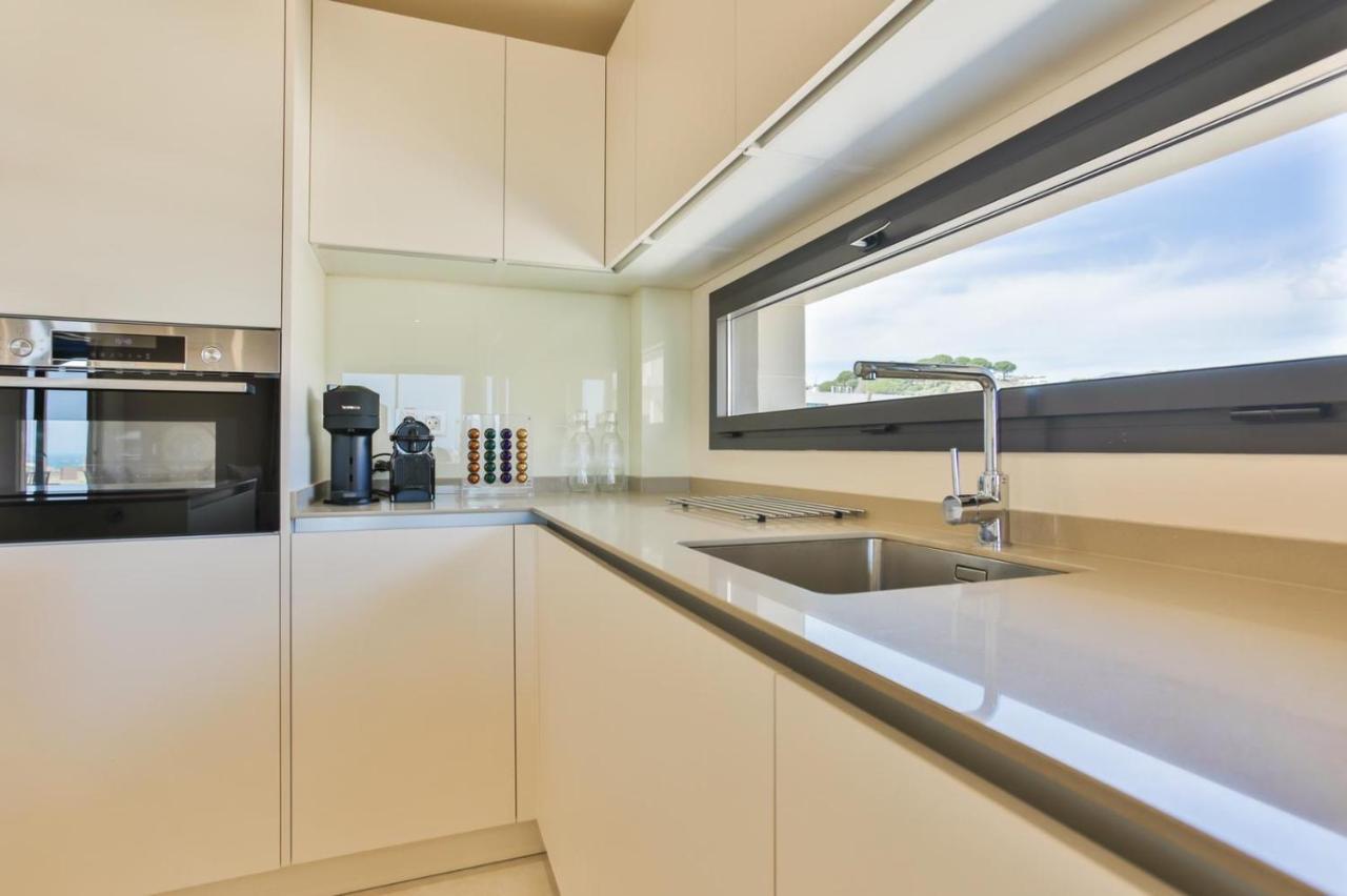 Vida Feliz: Beachside Luxury With Sea Views Apartment