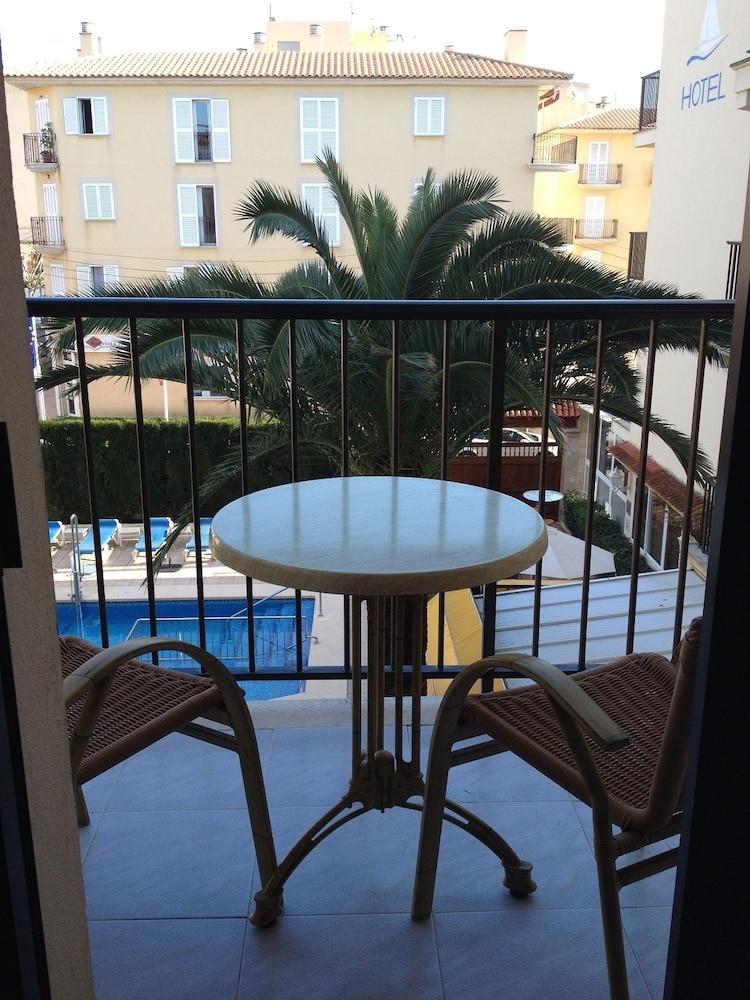 Hotel Amoros 3*