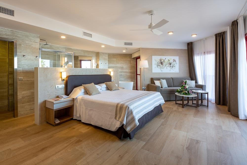 Angela - Adults Recommended 4* Fuengirola