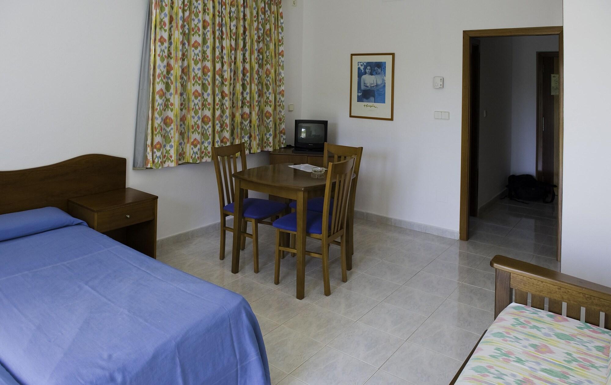 El Pinar 3* Cala Llonga (Ibiza)