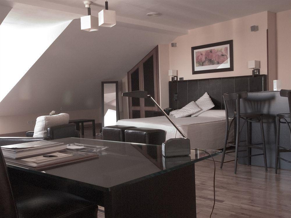 Hotel Infanta Isabel By Recordis 3*