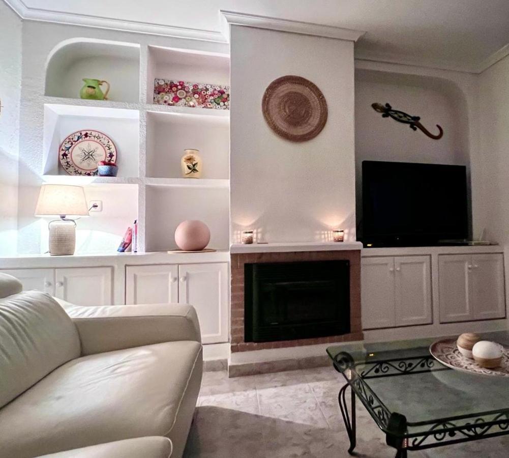 4 Bed 3 Bath Sleeps 8, Pool Wifi Tv Close To Restaurants And Shops *