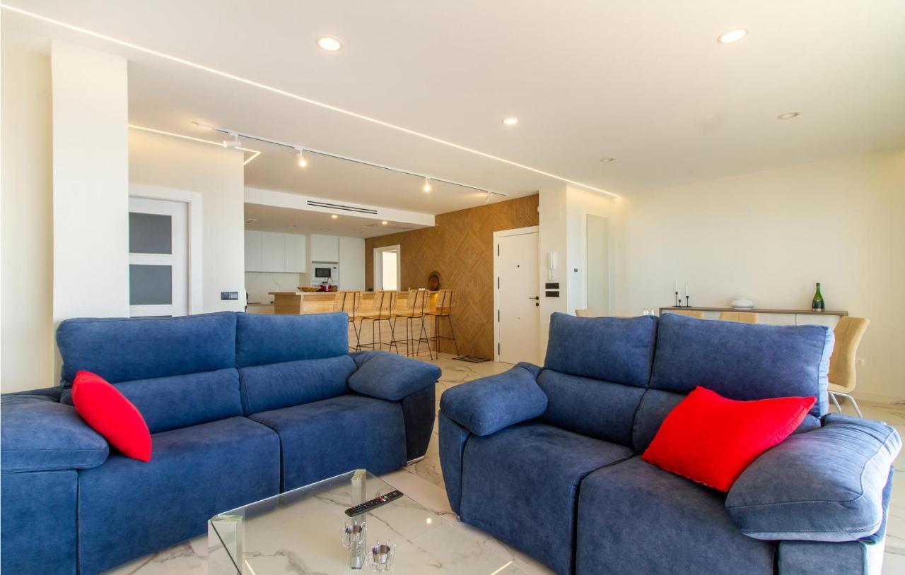 Apartment 4 Bedroom Lovely In