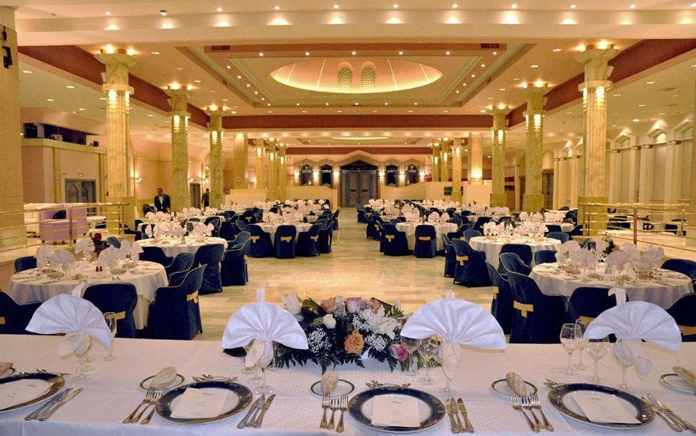 Cerezos Hotel
