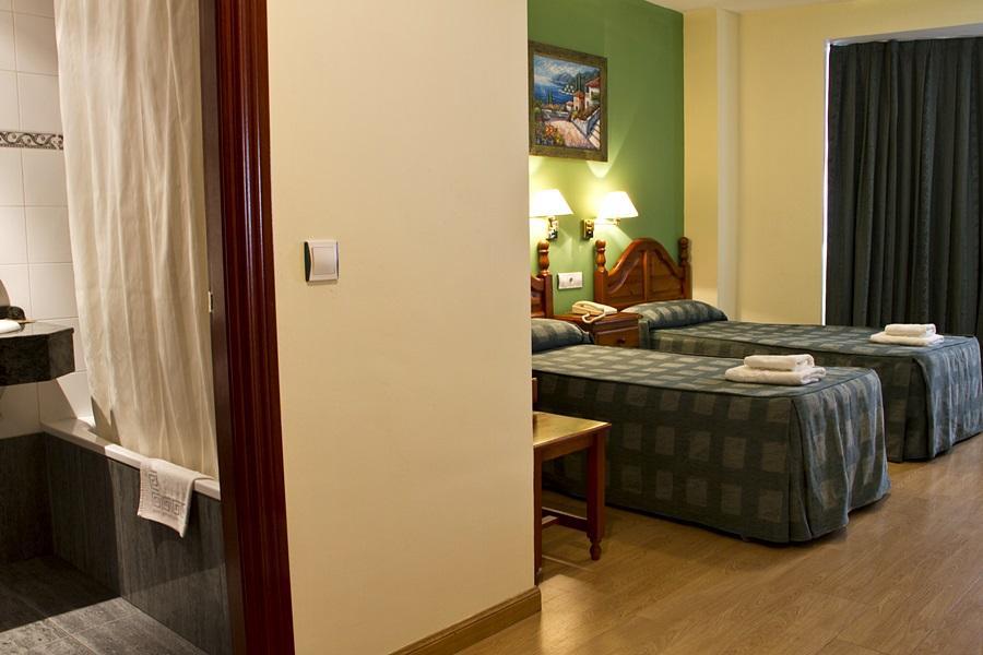 Hotel Clemente Barbastro