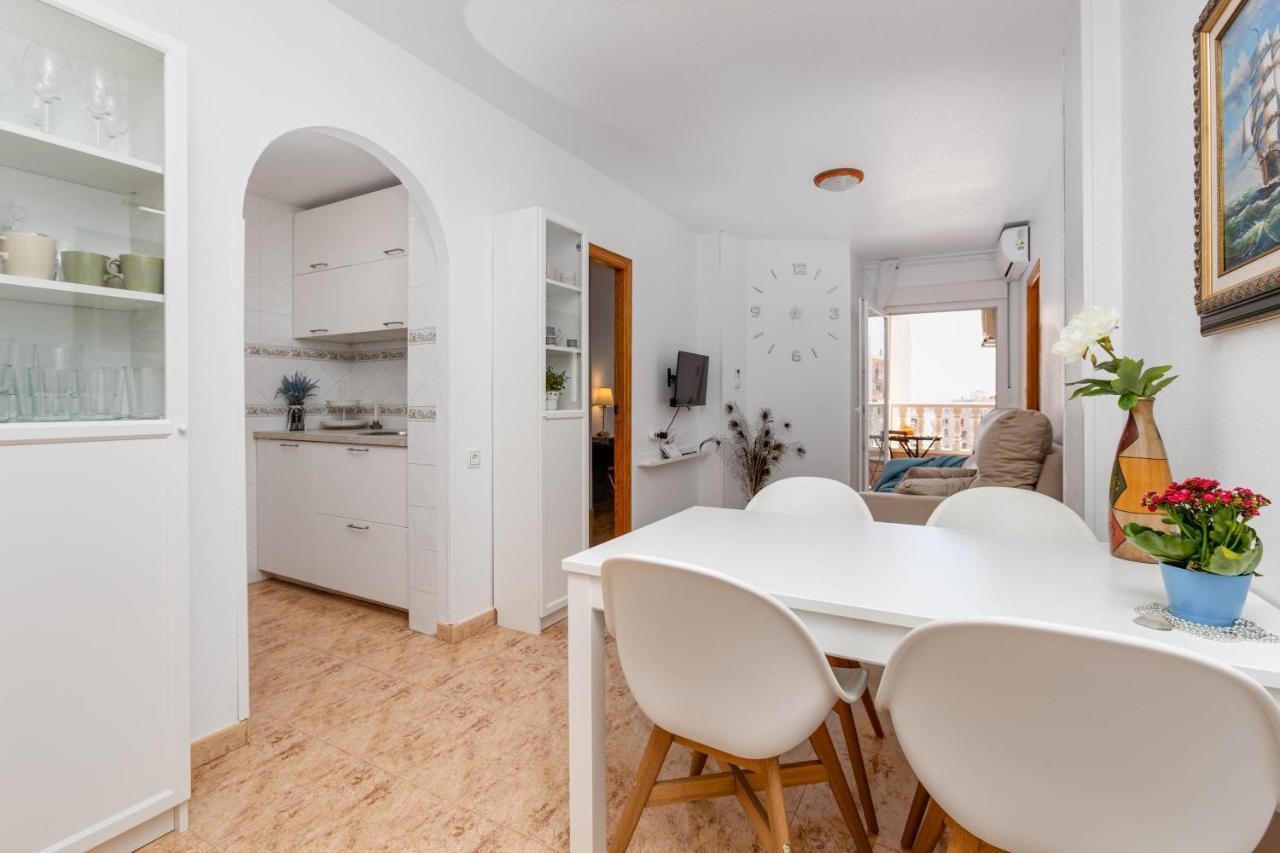 A Bright And Cozy Right Next To The Sea Apartment