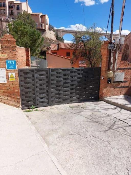 El Vinilo. Aparcamiento Exterior Gratuito Teruel