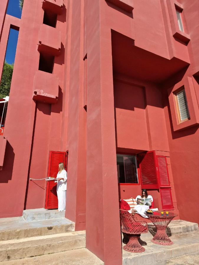 Apartamento La Muralla Roja