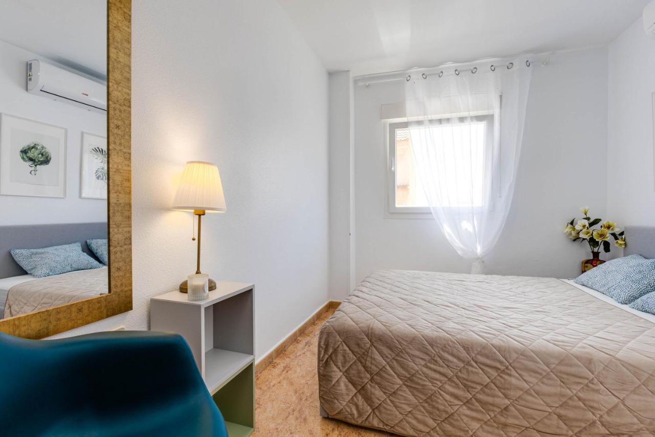 A Bright And Cozy Right Next To The Sea *